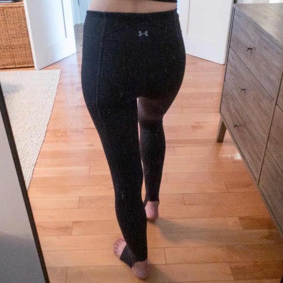 Under Armour Mid-Rise Black Legging with Stirrups - Picture 2 of 13